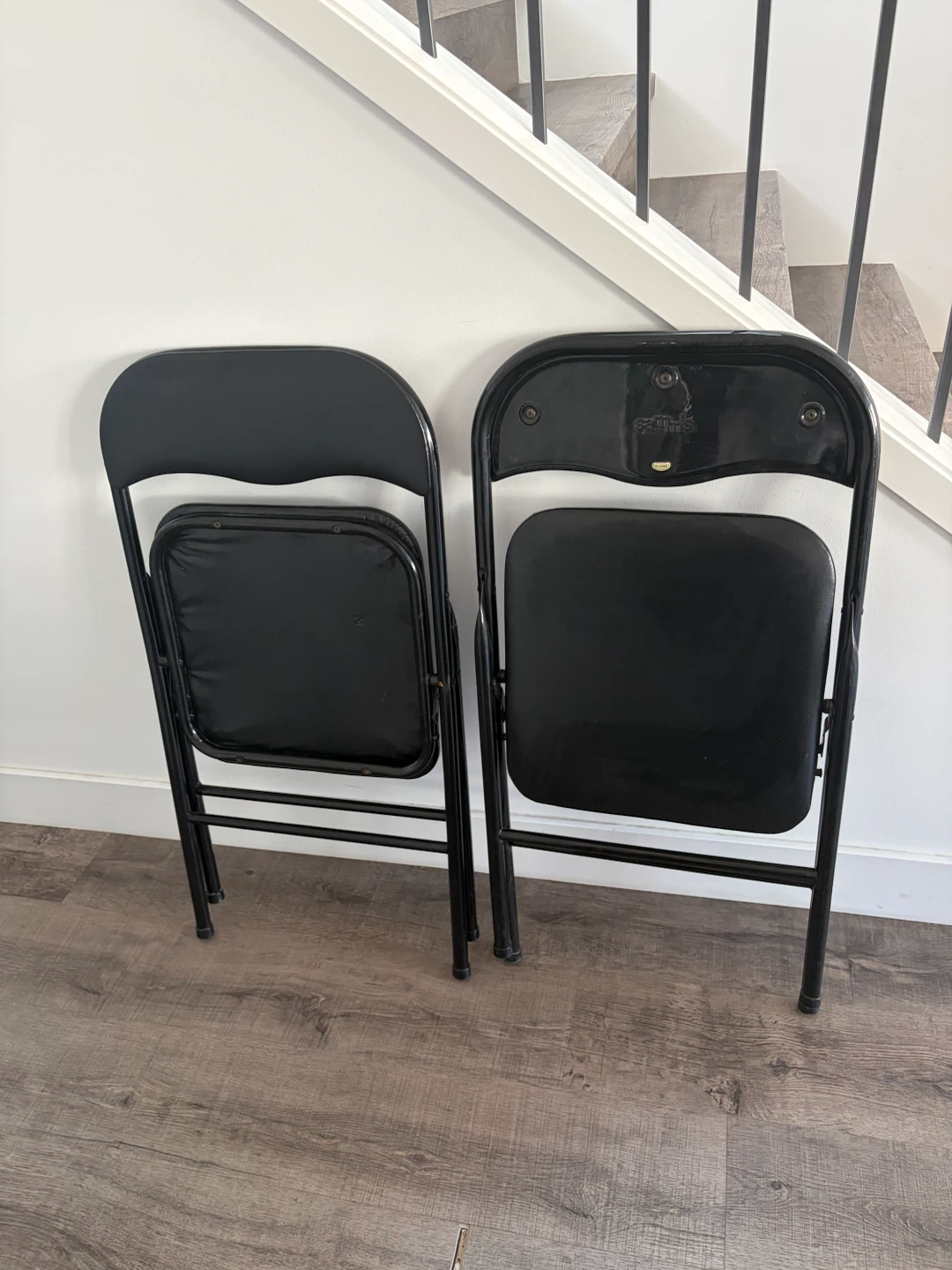pair of foadable chairs for $10 - photo 2