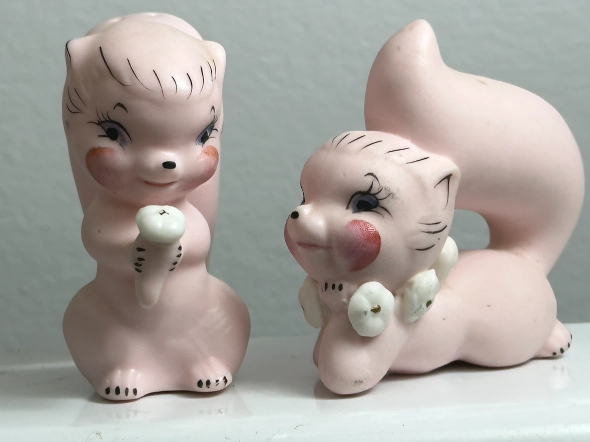 Mid century pink skunk salt and pepper - photo 2