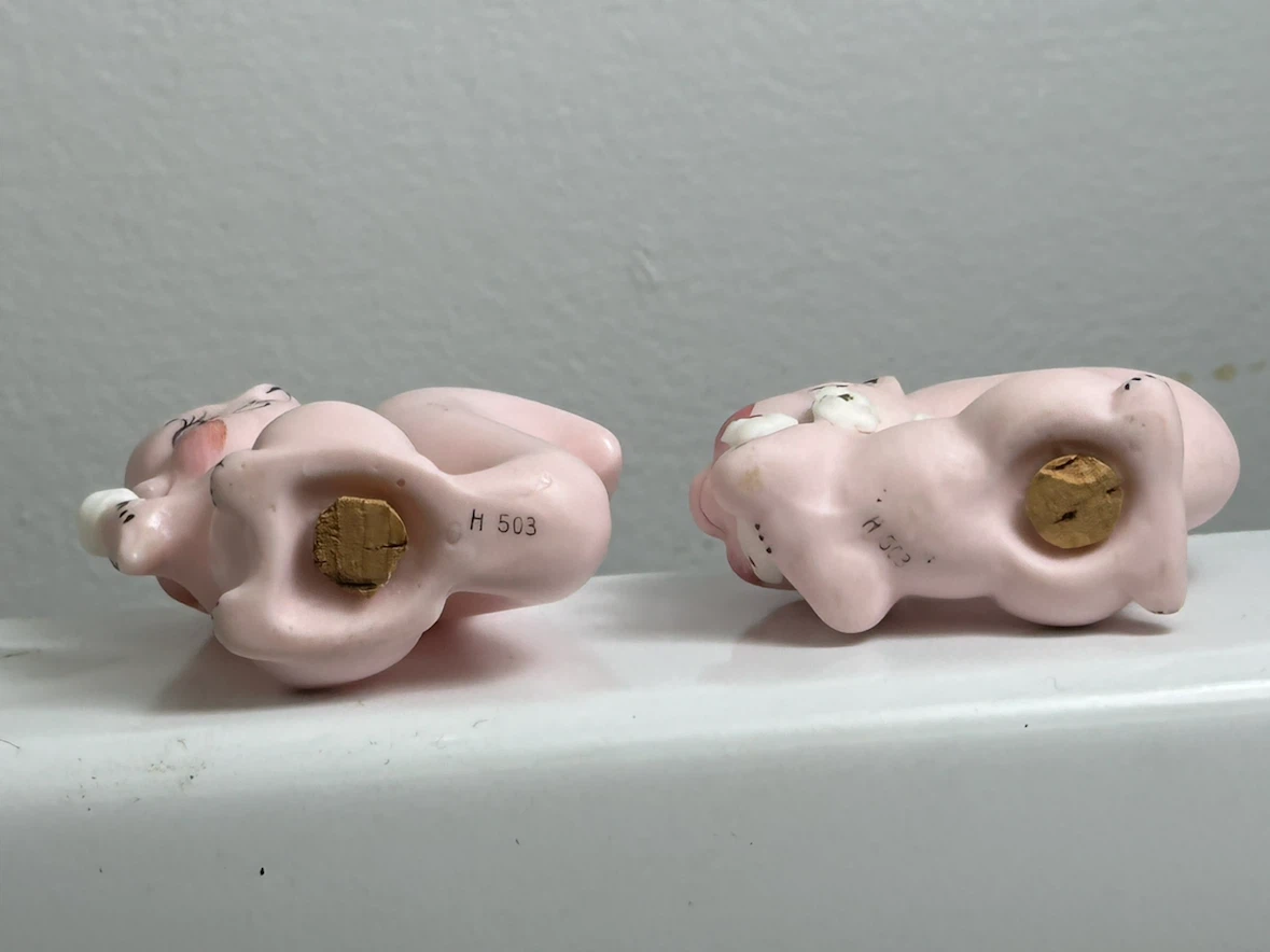 Mid century pink skunk salt and pepper - photo 3