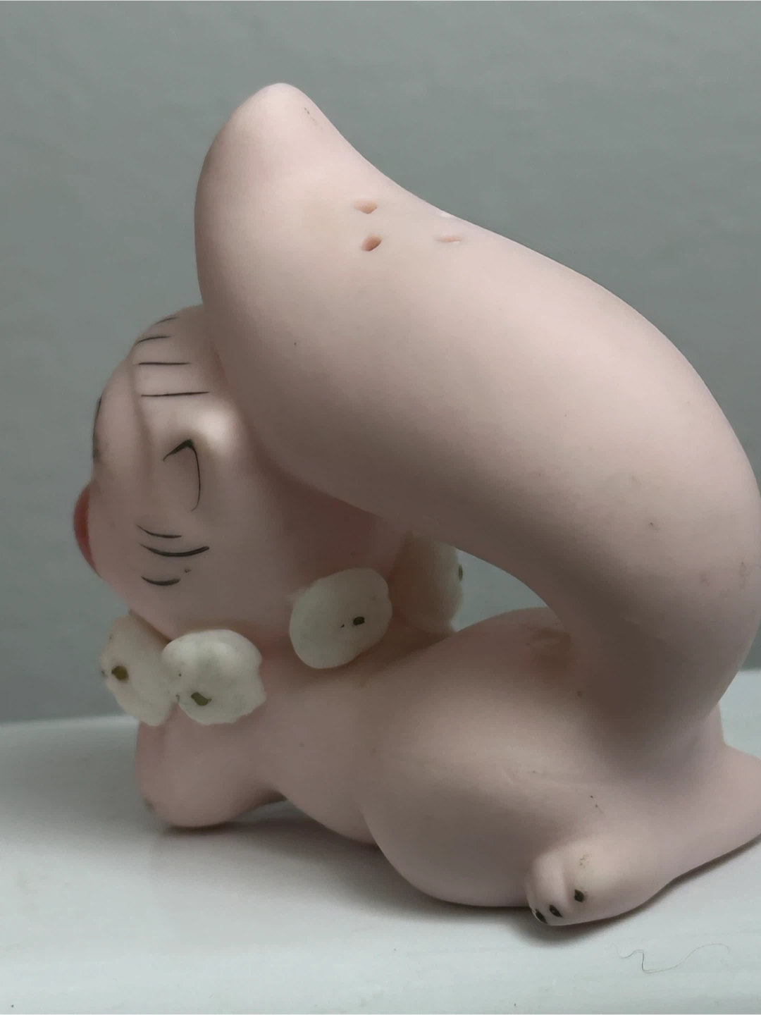 Mid century pink skunk salt and pepper - photo 4