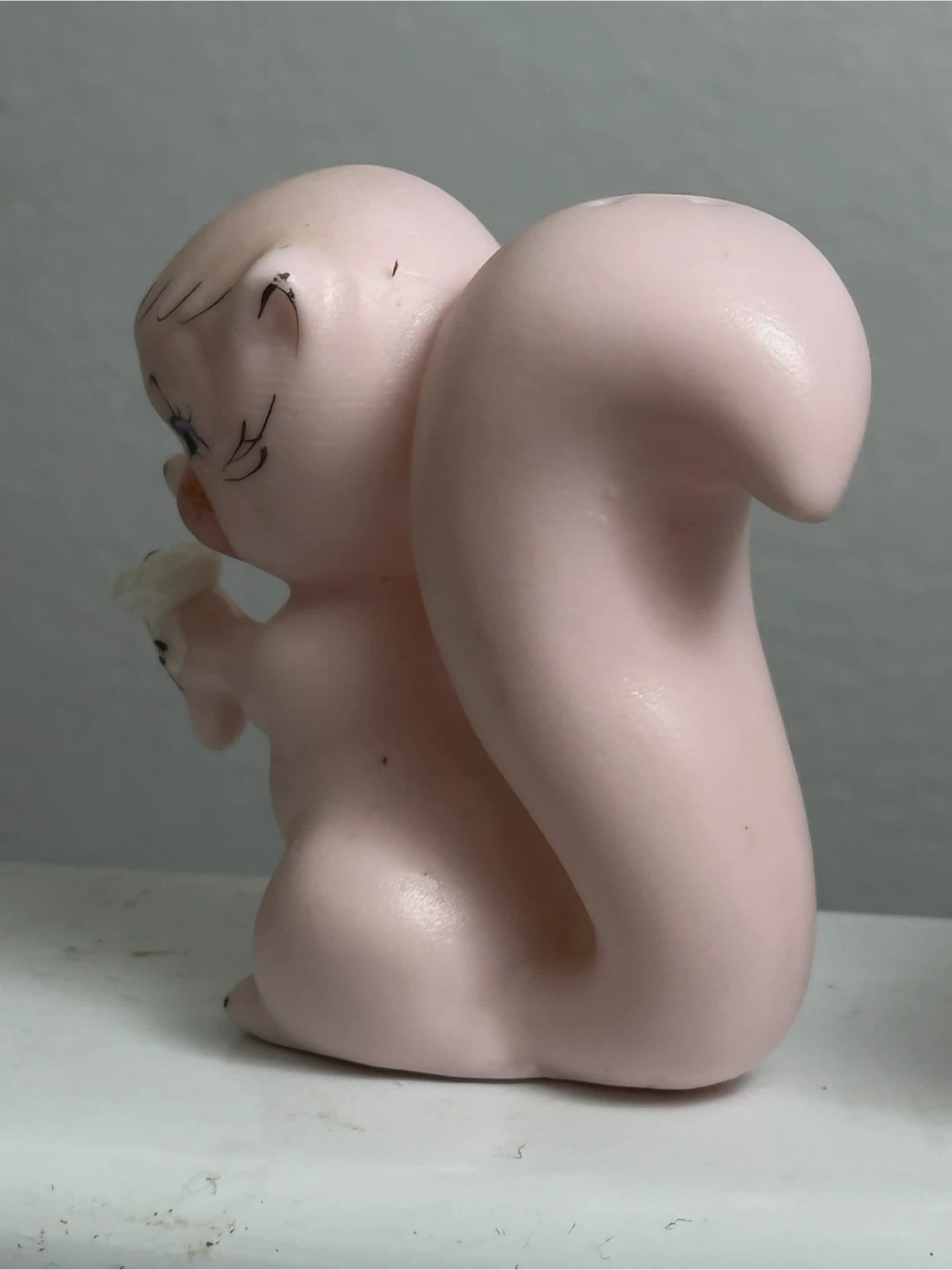 Mid century pink skunk salt and pepper - photo 5