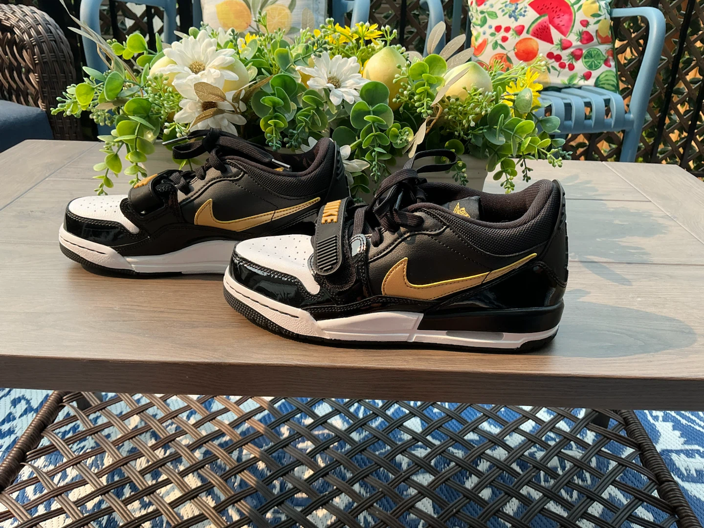 Jordan legacy 312 low black metallic gold 5.5Y