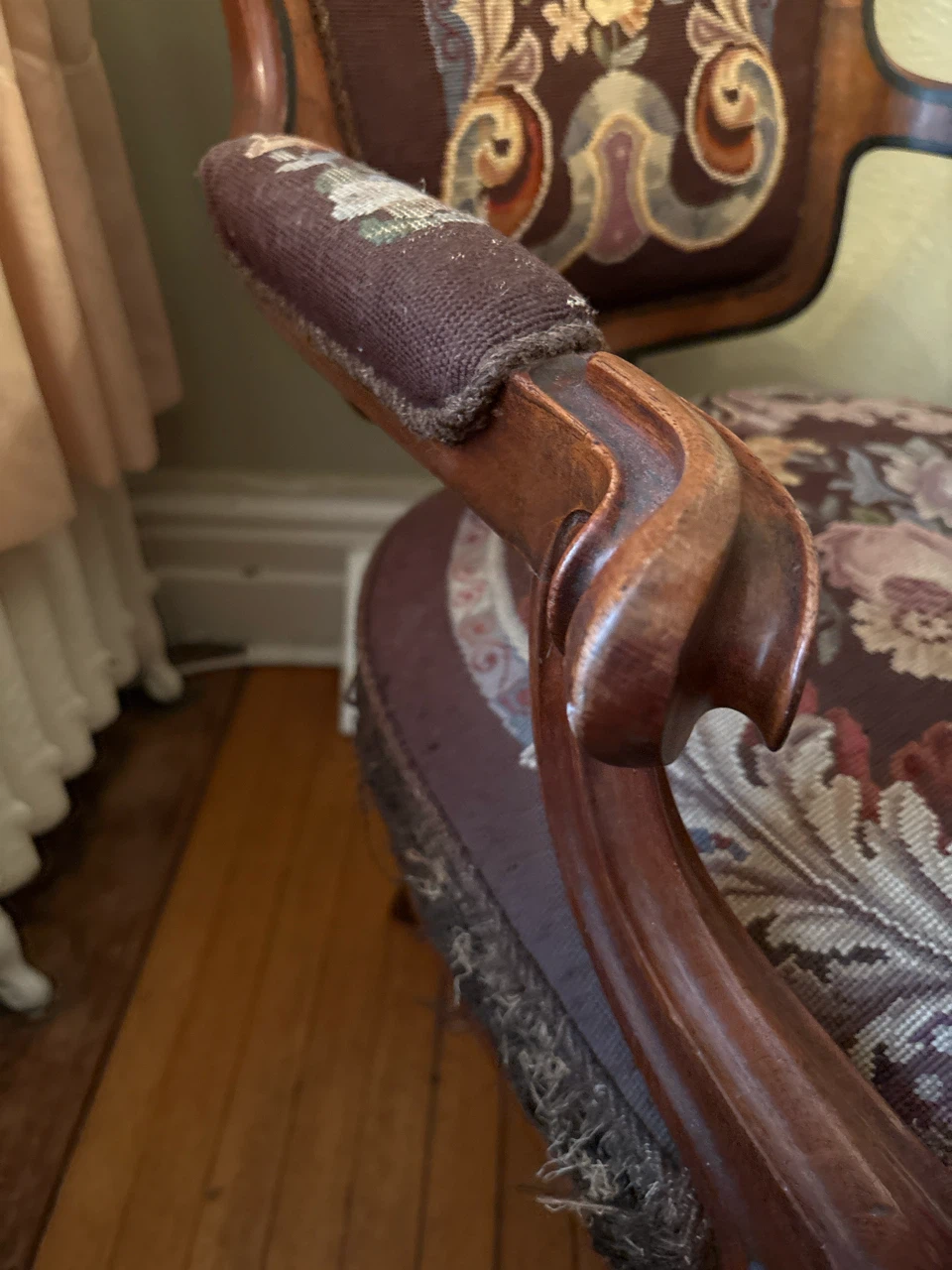 Antique Tapestry Armchair - photo 4