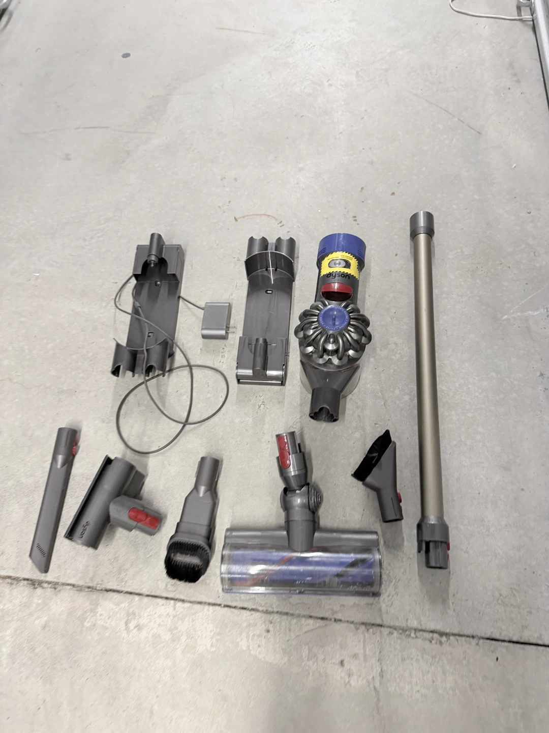 Dyson V8 Animal Vacuum + All Attachments – For Parts or Repair