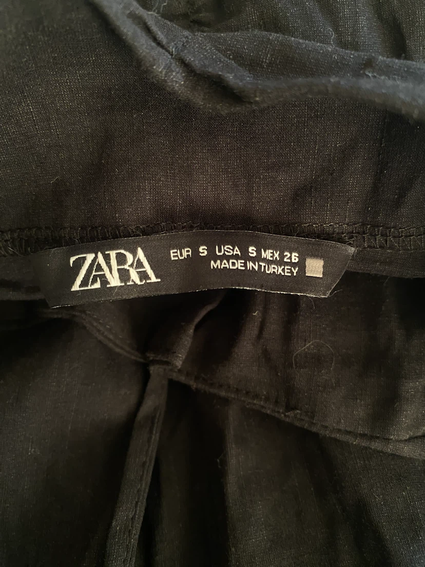 Black Zara skirt with a slit - photo 3