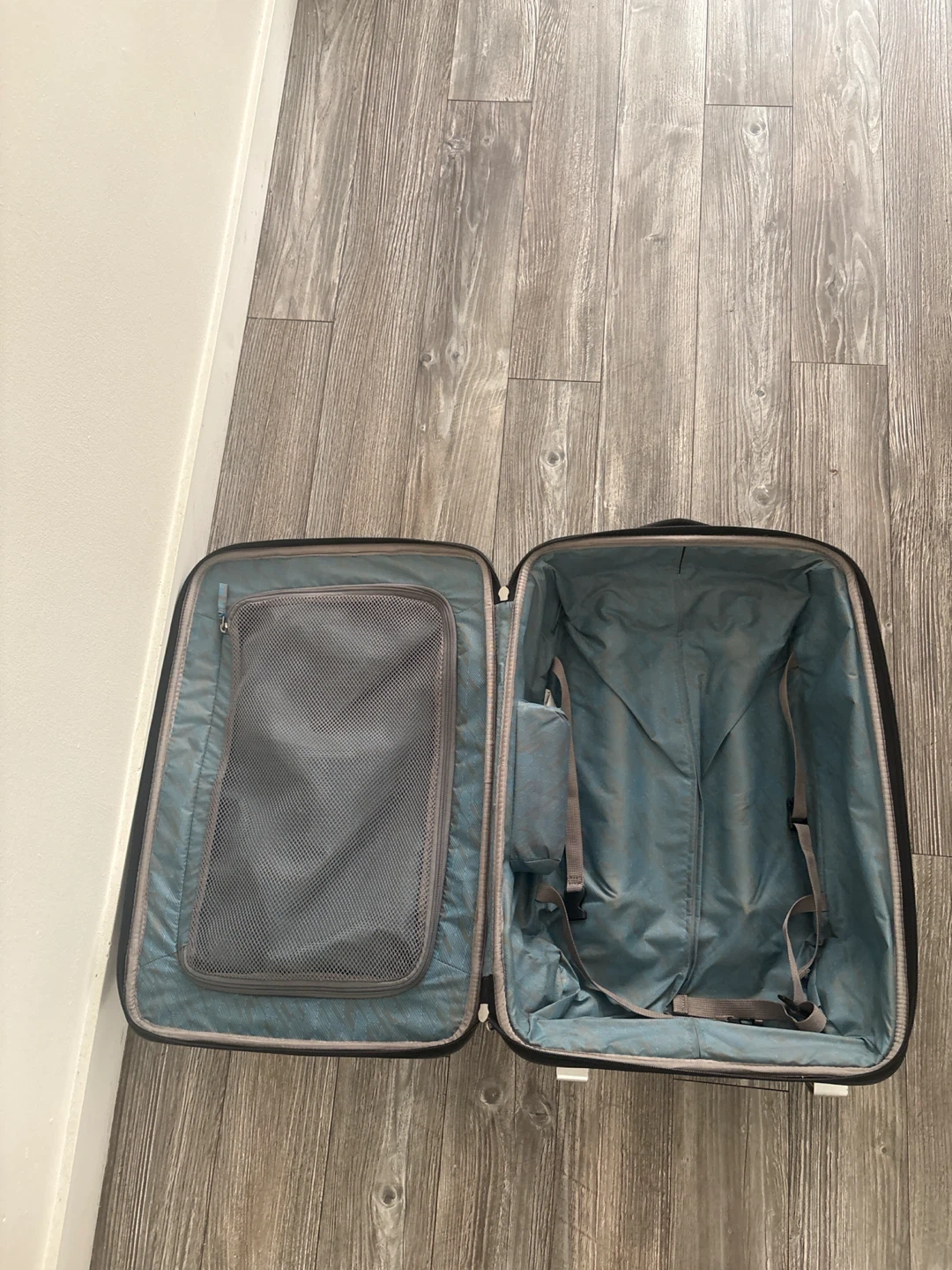 Thule Black Carry-On Spinner Luggage - photo 2