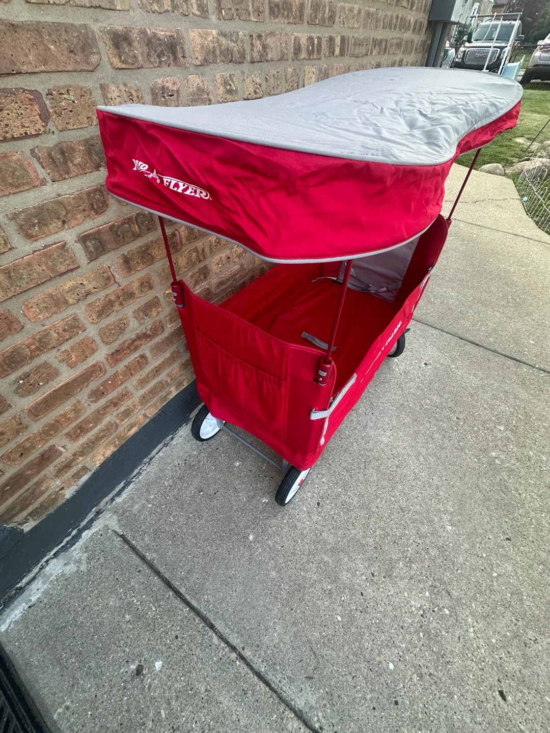 Radio Flyer 3-in-1 EZ Fold Wagon with Canopy - photo 3