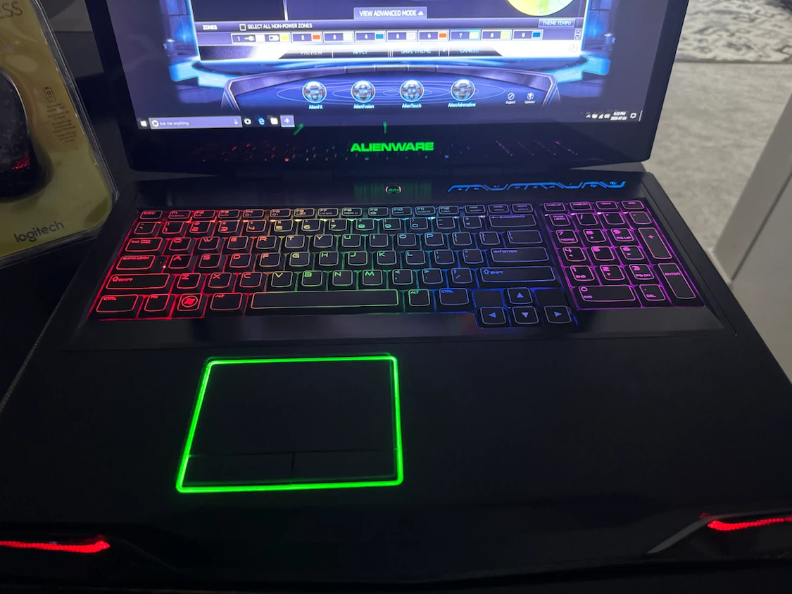 Alienware laptop i7 16g 500g hdd Gtx580 mouse rgb