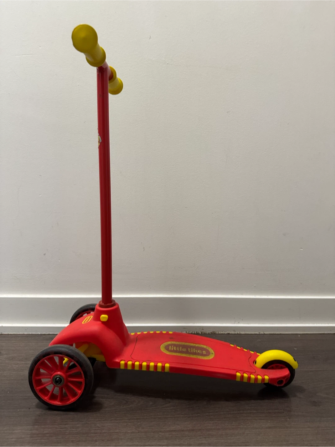 🛴 Little Tikes 3-Wheel Scooter – Excellent Condition!