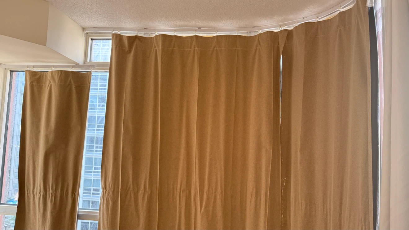 Curtains with rod