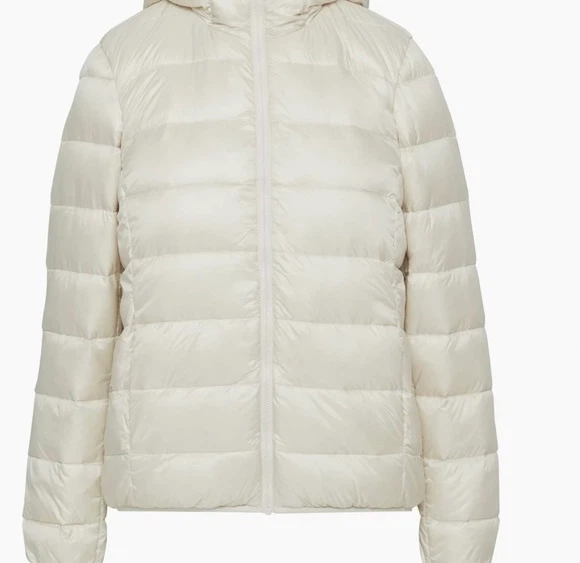 Aritzia Women's Hooded Little Puff Jacket