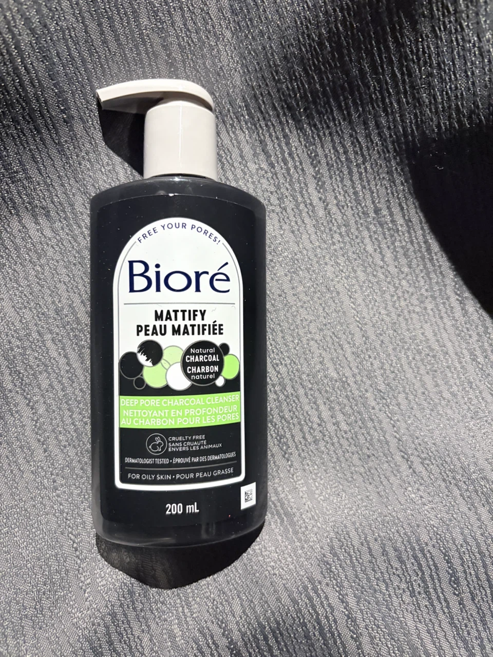 Biore Mattify Deep Pore Charcoal Cleanser 200 mL