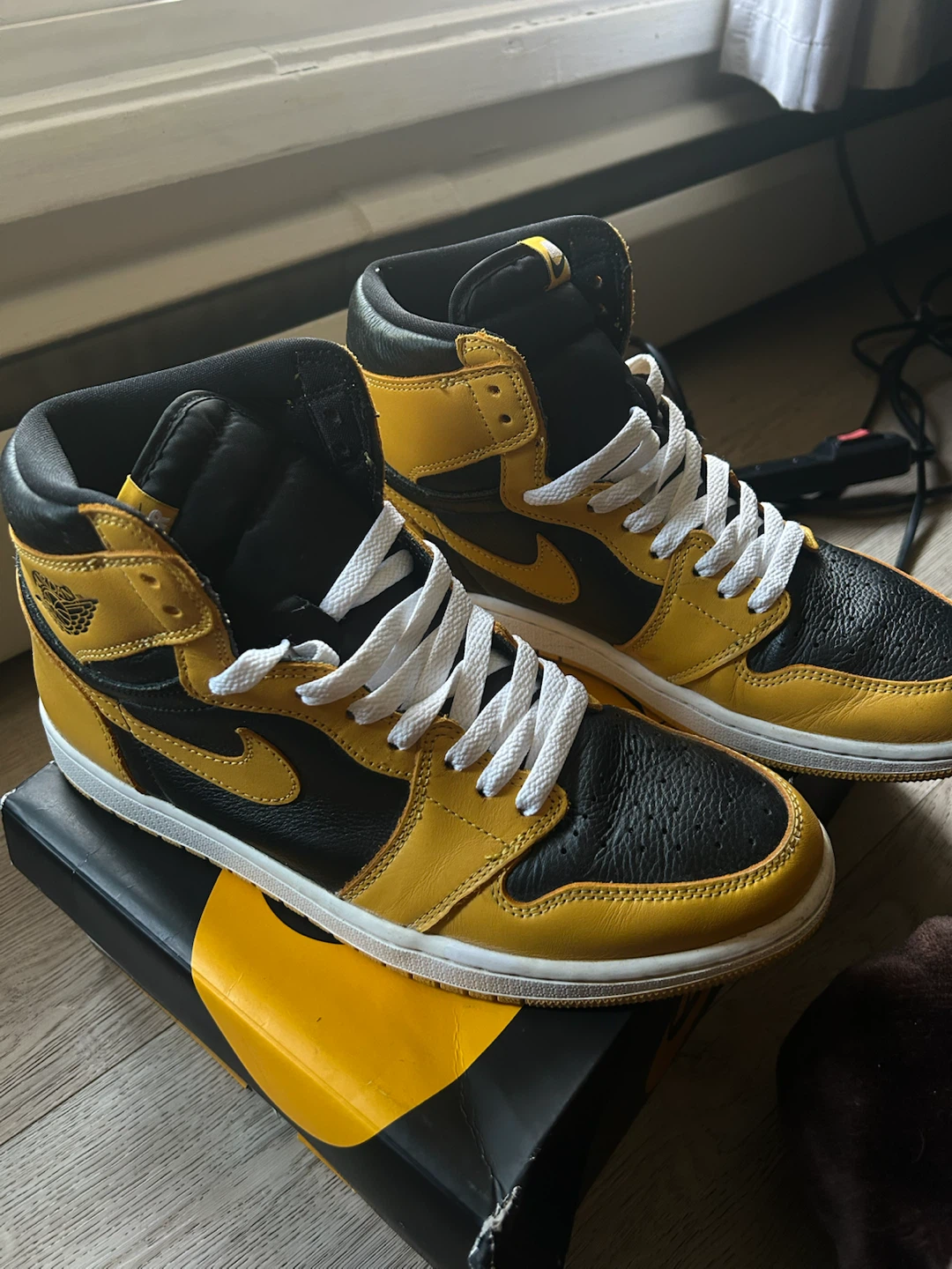 Air Jordan 1 High OG "Pollen" Sneakers
