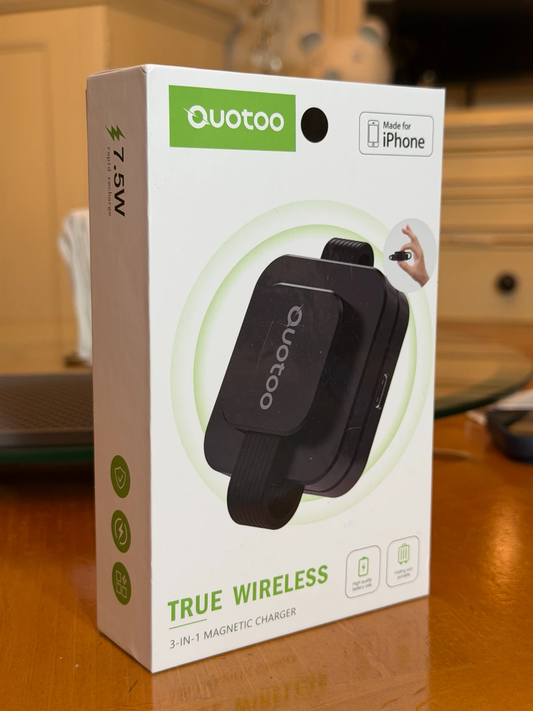 Quotoo Y222 3-in-1 Magnetic Wireless Charger for iPhone