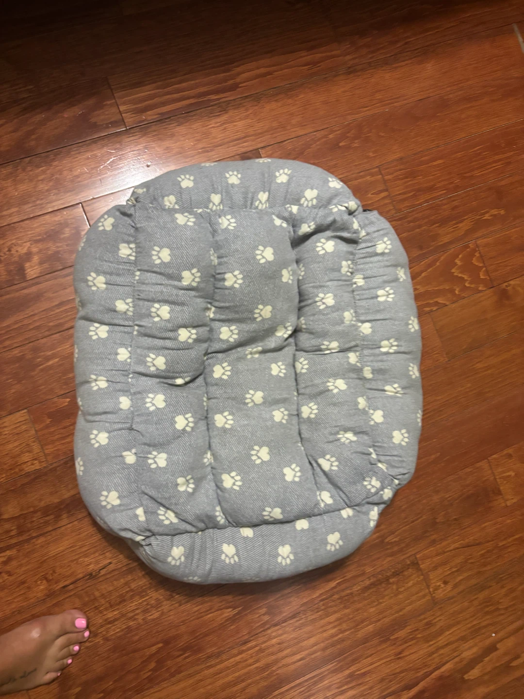 Grey dog bed with paw print pattern - photo 2