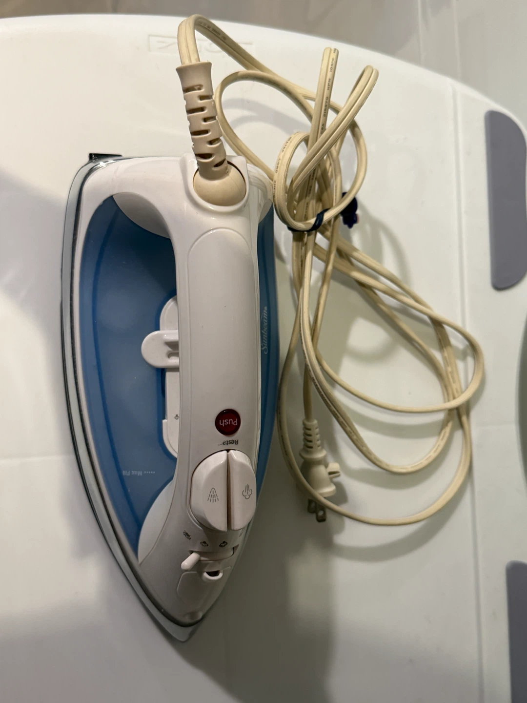 Sunbeam Steam Iron - photo 2