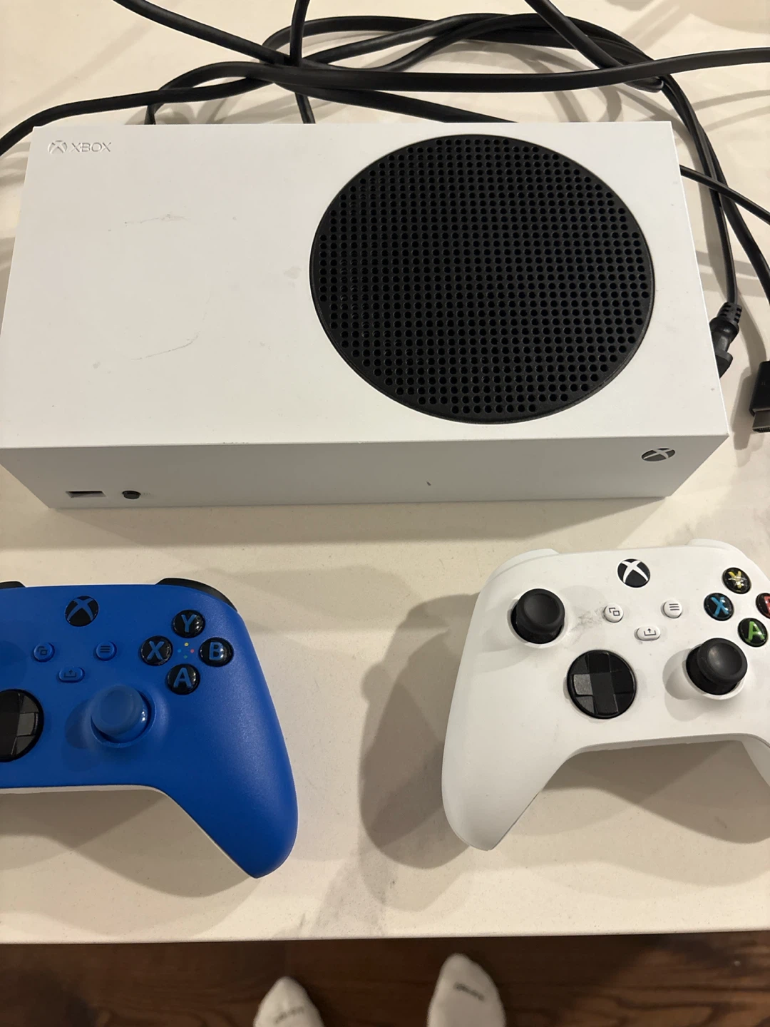 Xbox series S comes with 2 controllers