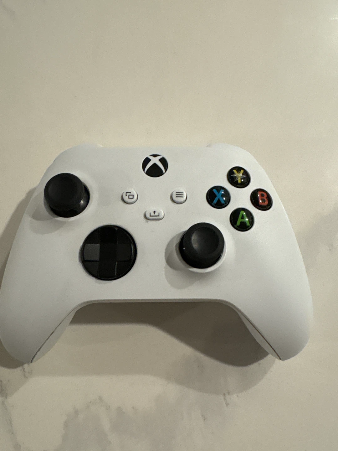 Xbox series S comes with 2 controllers - photo 2