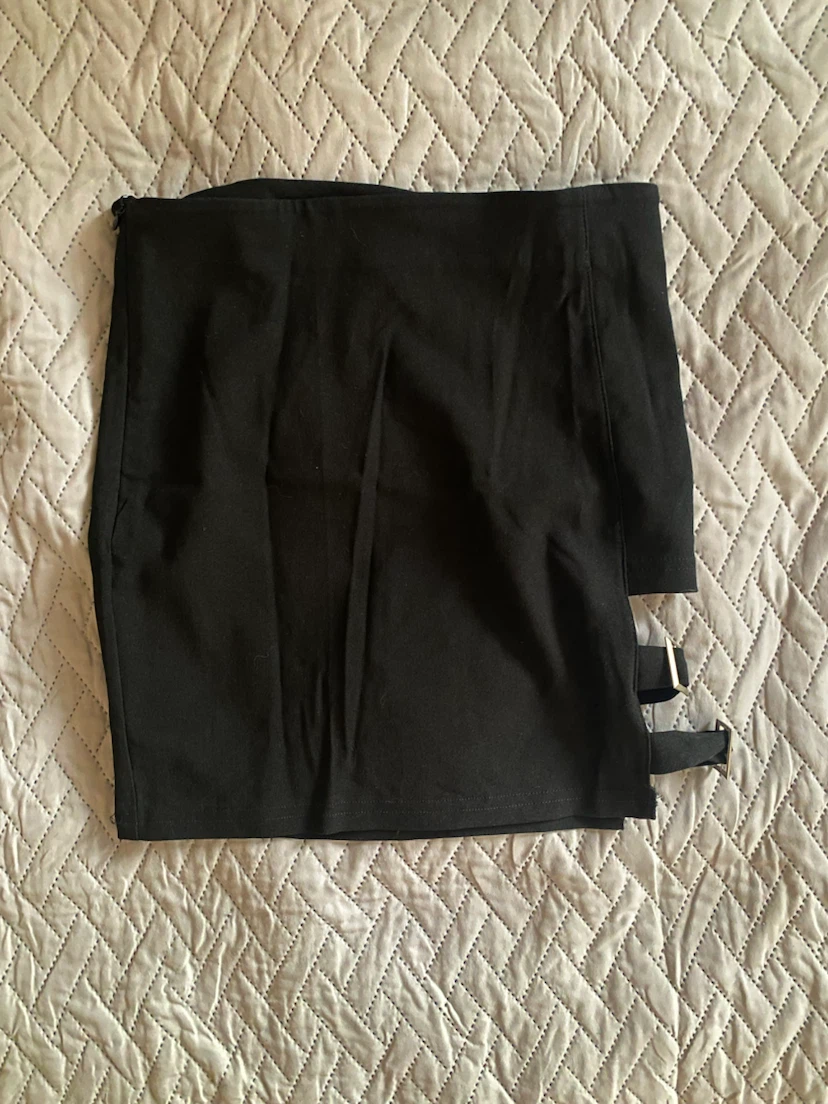 Black skirt with buckles - XS - photo 2