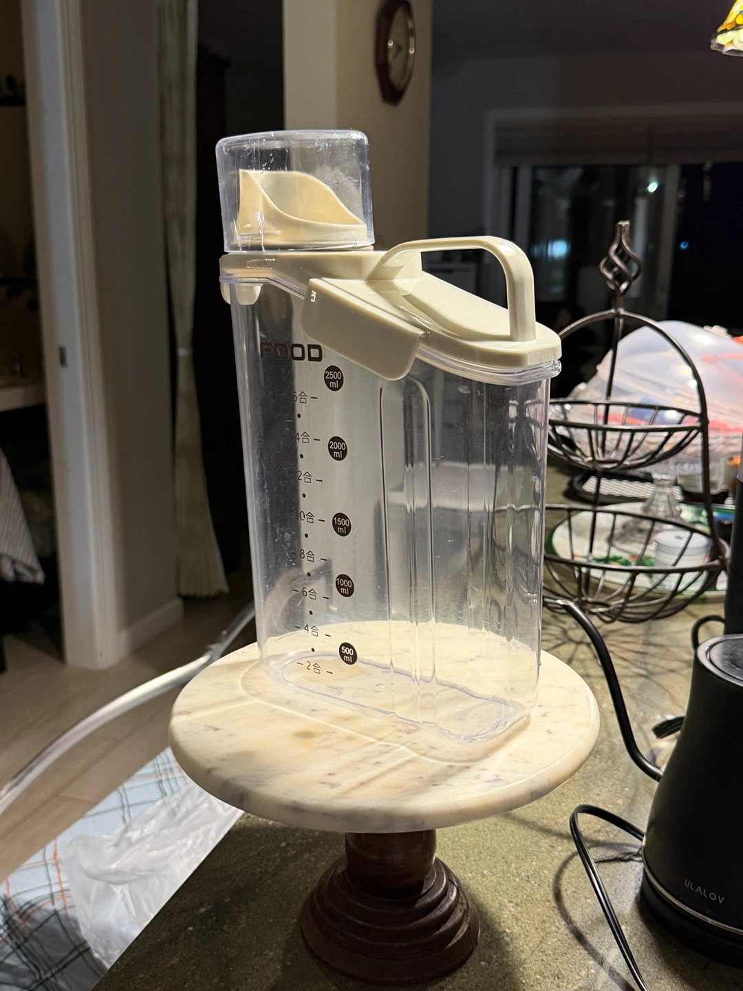 Food Storage Container with Measuring Cup