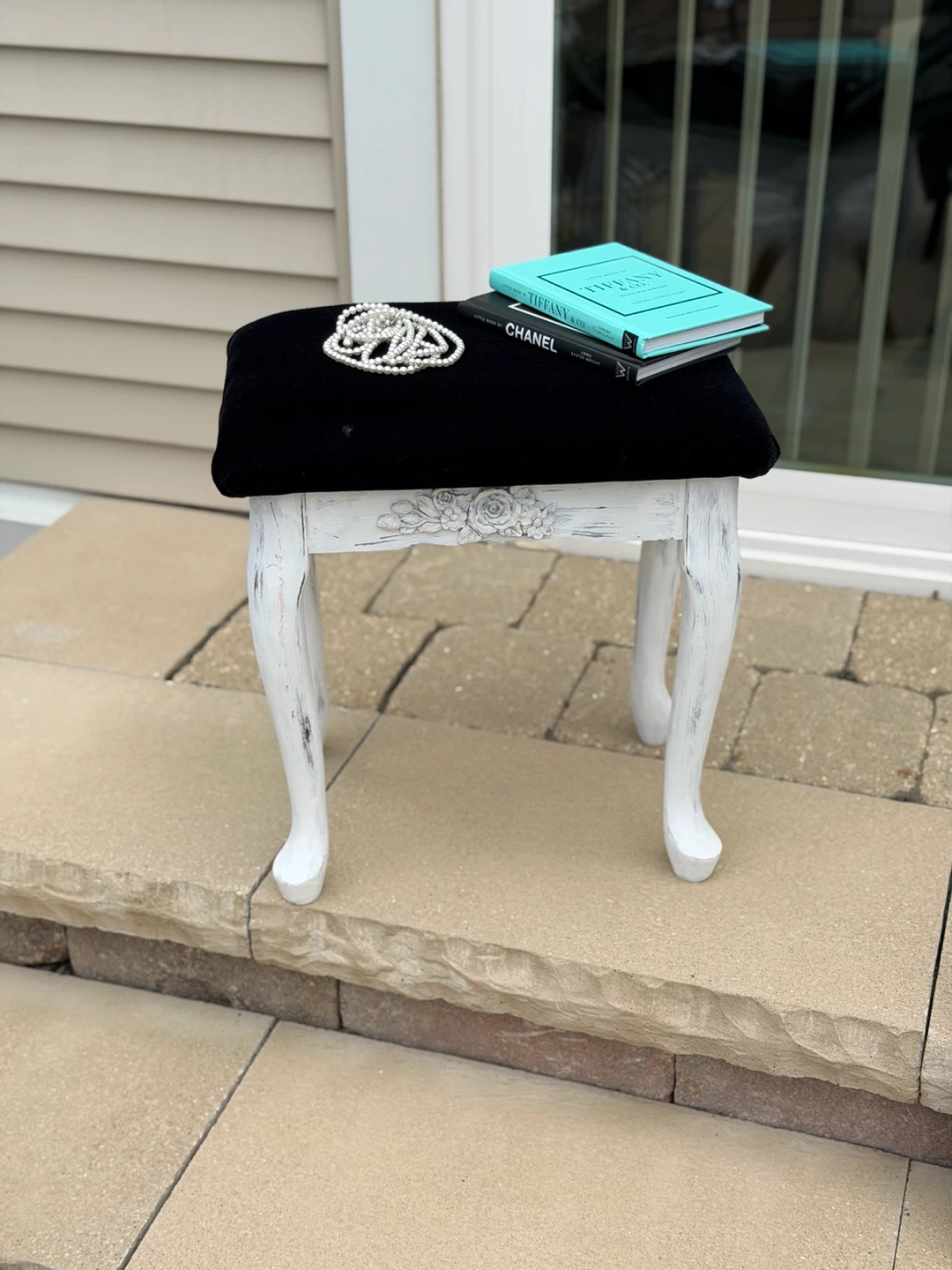 ADORABLE SMALL SHABBY CHIC STOOL/VANITY
