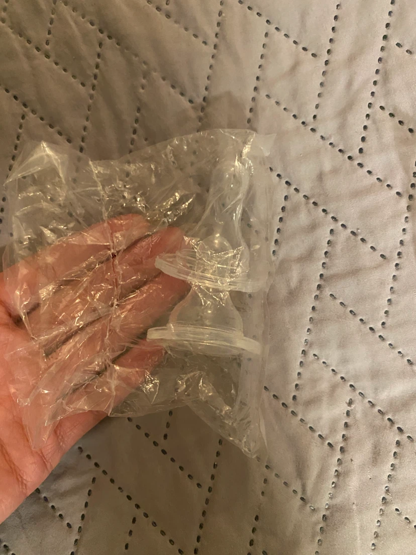 Silicone bottle nipples x4