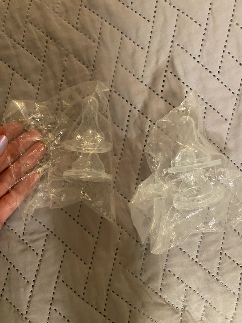 Silicone bottle nipples x4 - photo 2