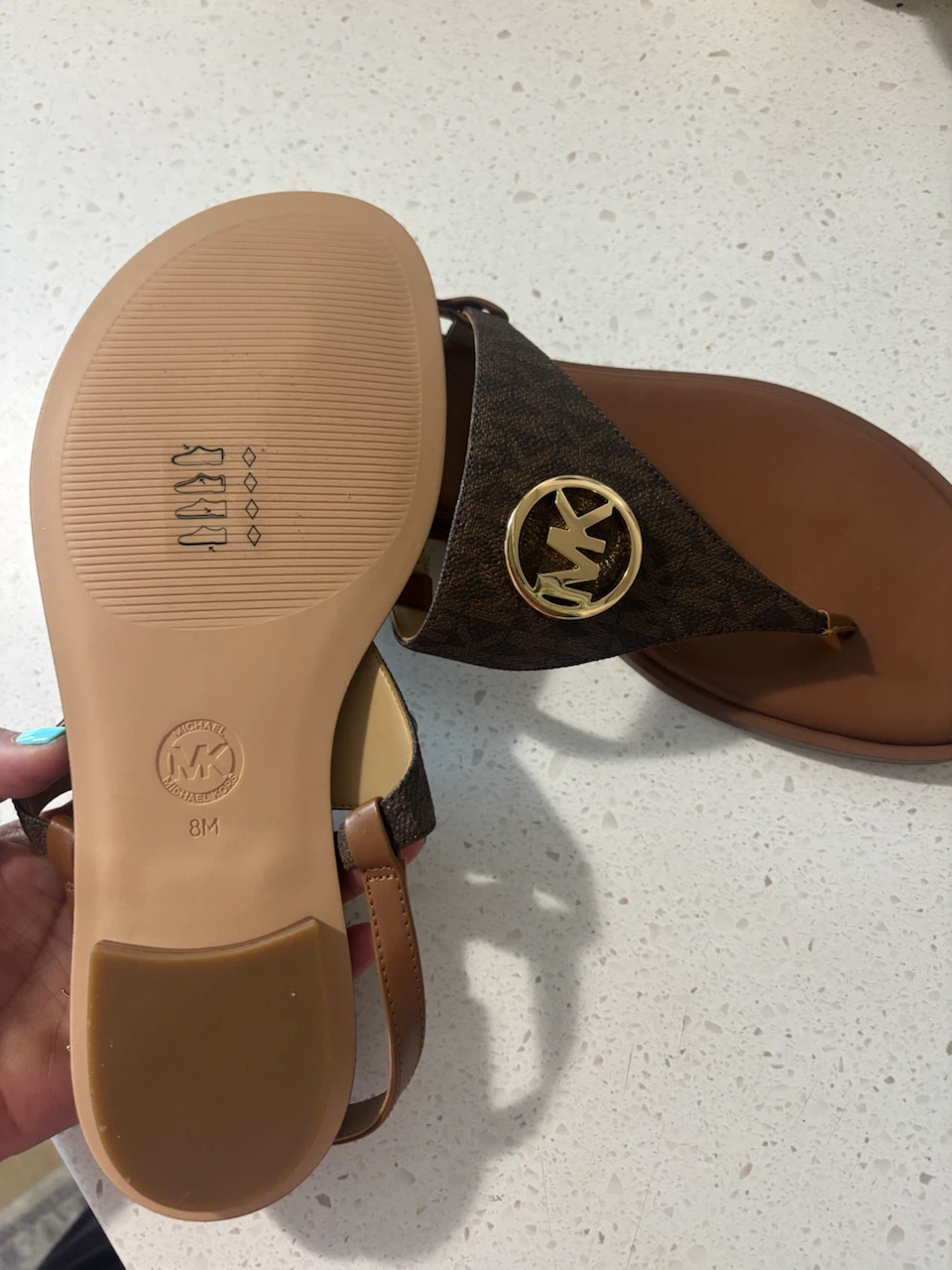 Michael Kors MK Logo Thong Sandals Size 8 - photo 2