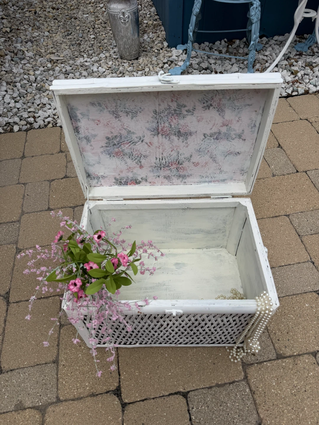 CUTE SHABBY CHIC TRUNK