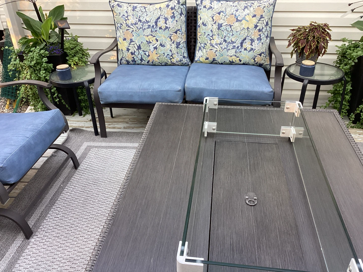 Patio Chairs with Floral Cushions - photo 3