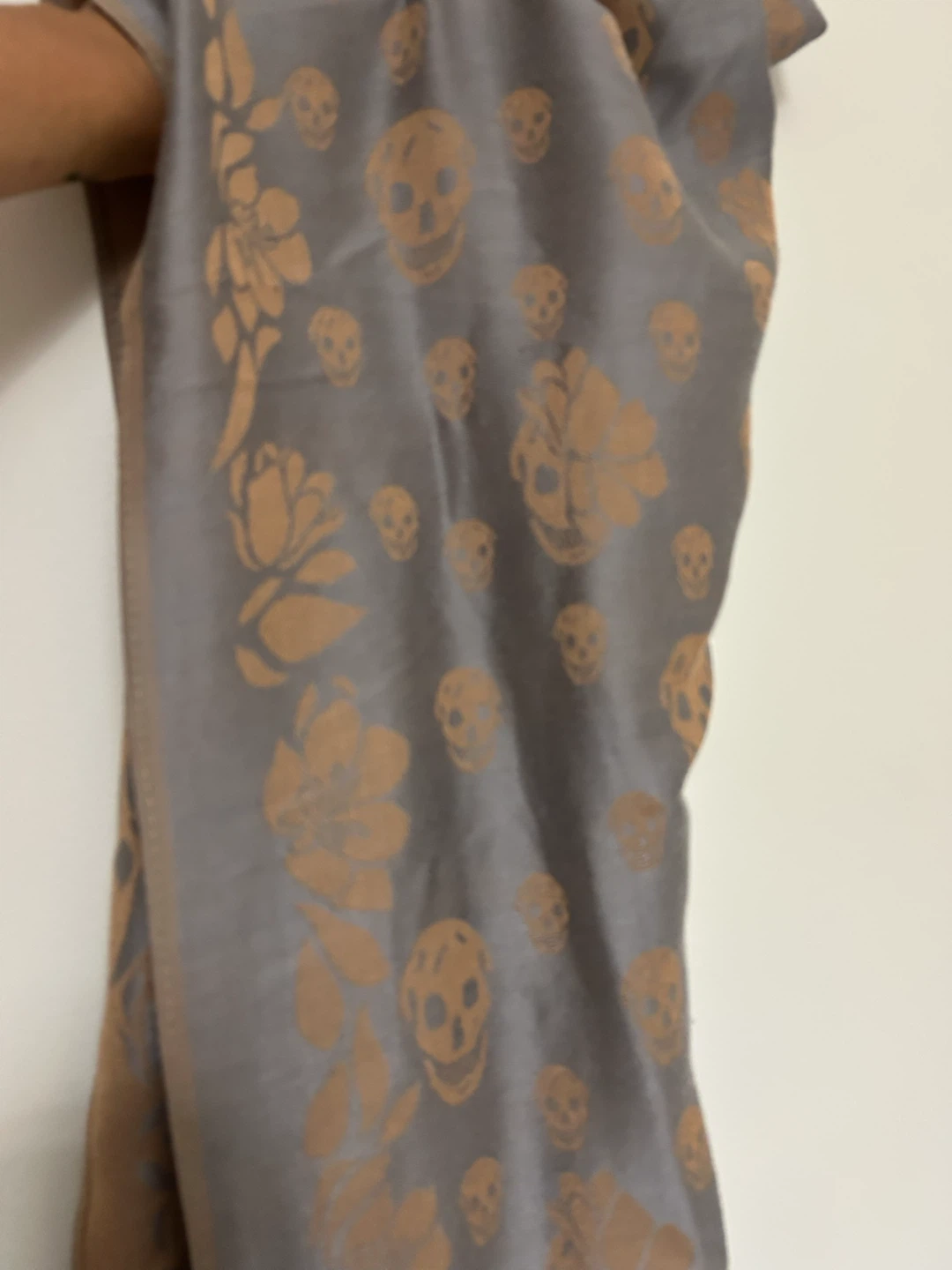 Alexander McQueen Skull & Flower Scarf - photo 3