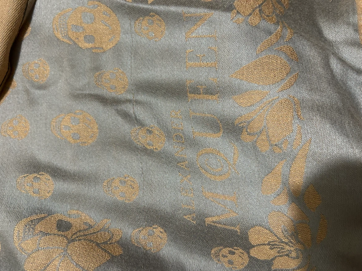 Alexander McQueen Skull & Flower Scarf - photo 5
