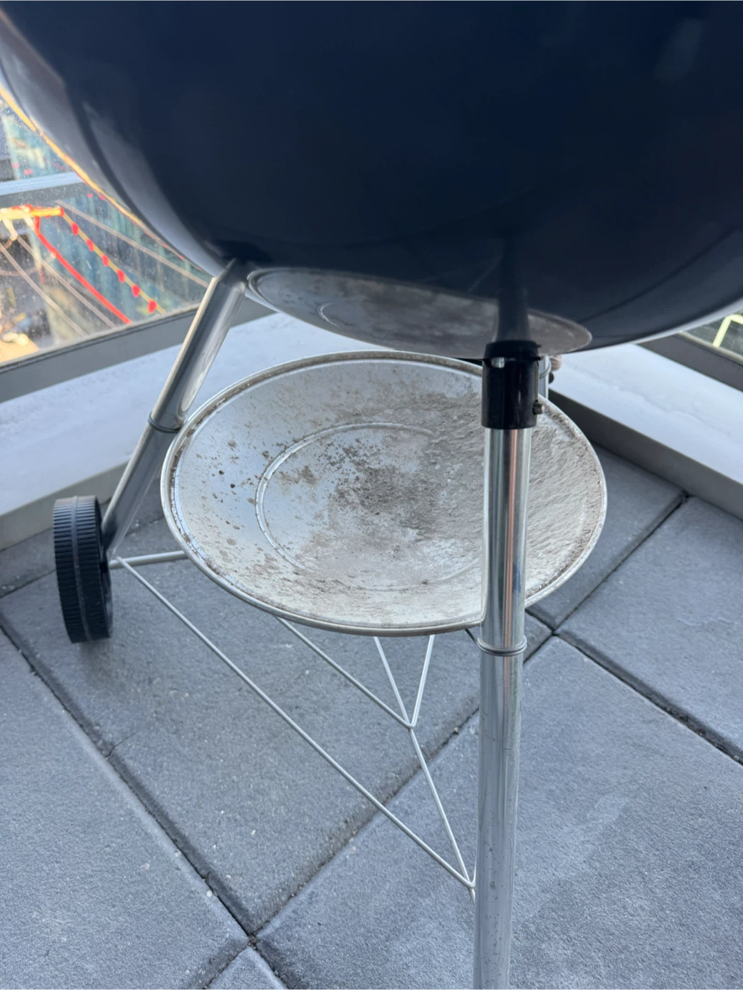 Weber Kettle Charcoal Grill - photo 3