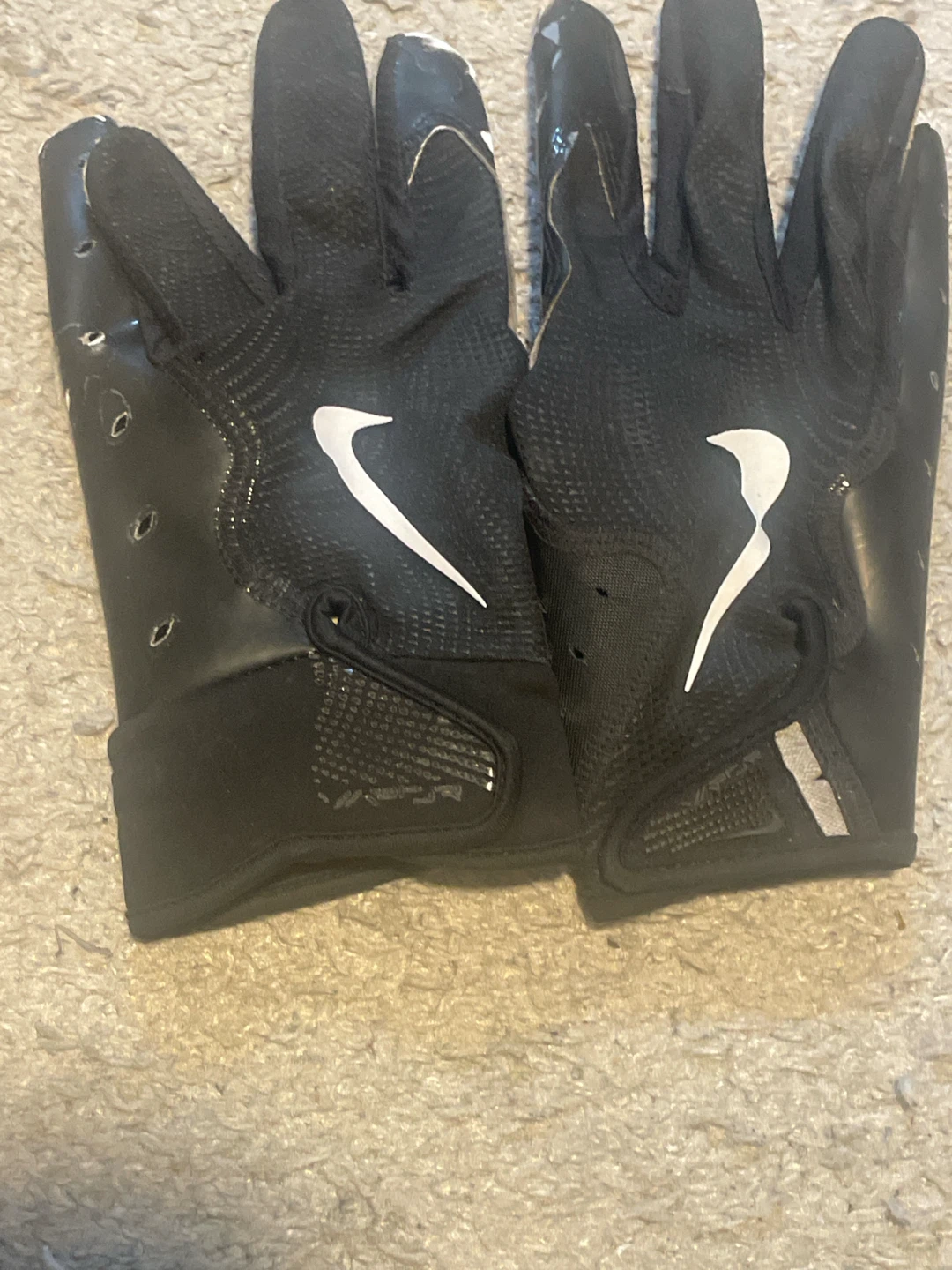 Nike Football Cleats and Gloves Set - photo 3