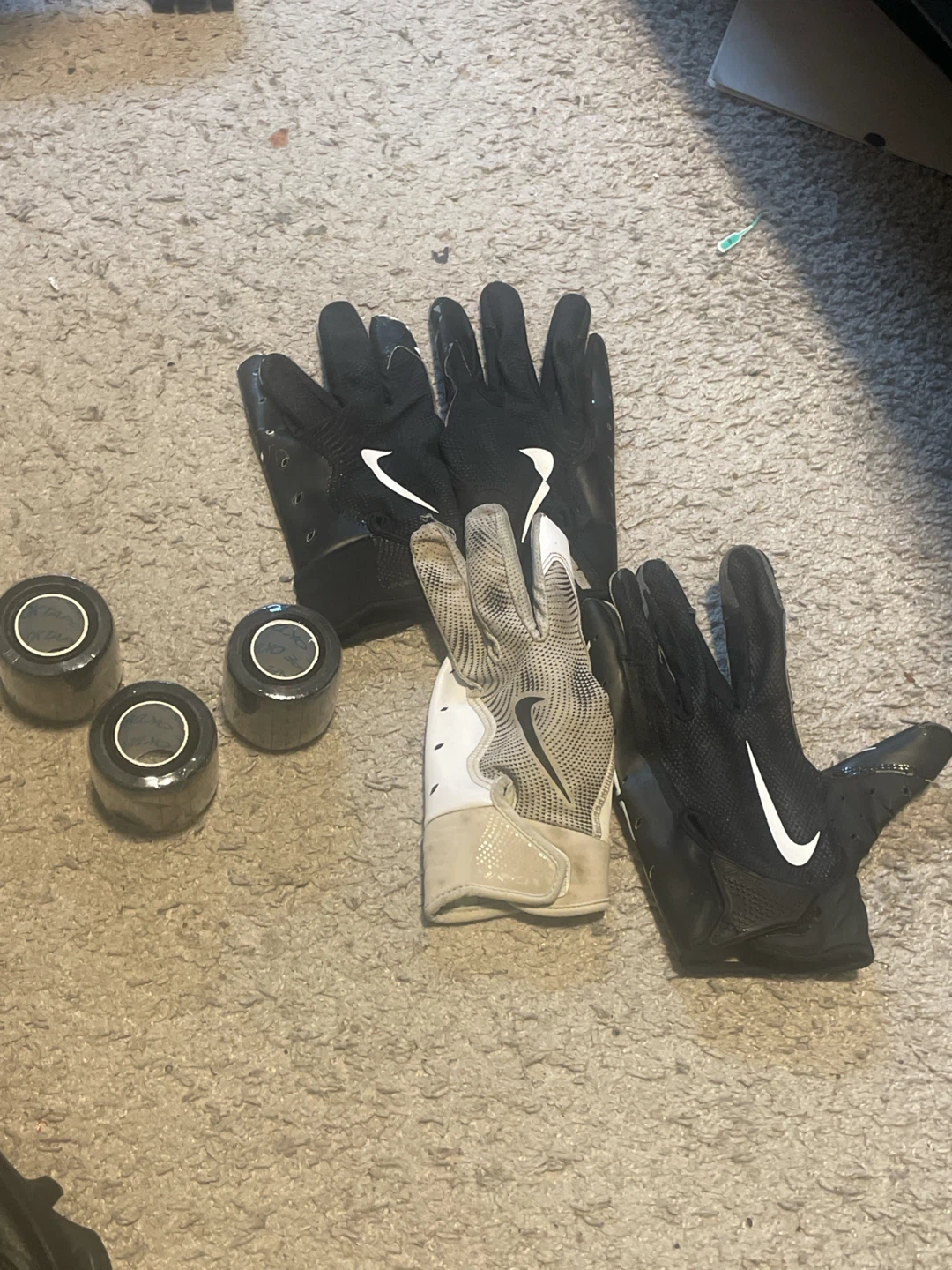 Nike Football Cleats and Gloves Set - photo 4