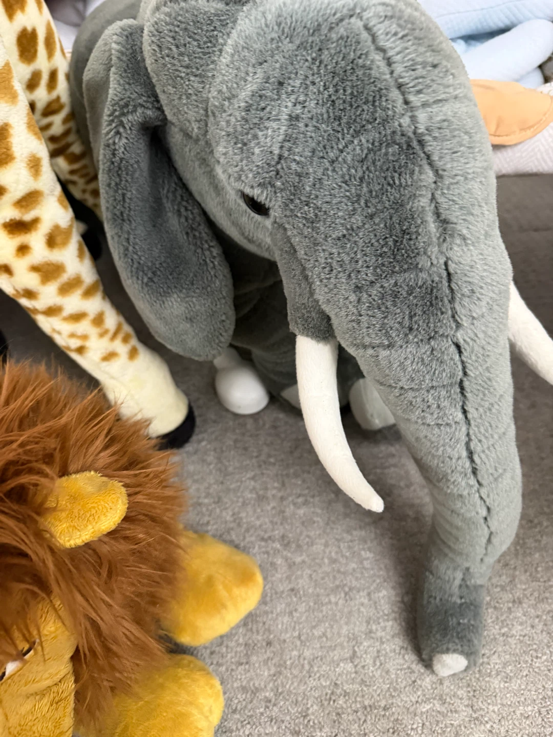 Plush Stuffed Animals - Giraffe, Elephant, Tiger, Lion