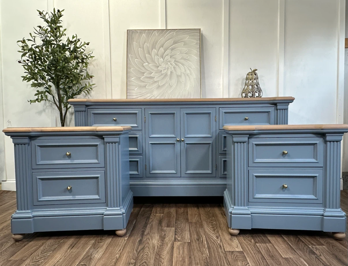 Stunning 3-Piece Dresser Set