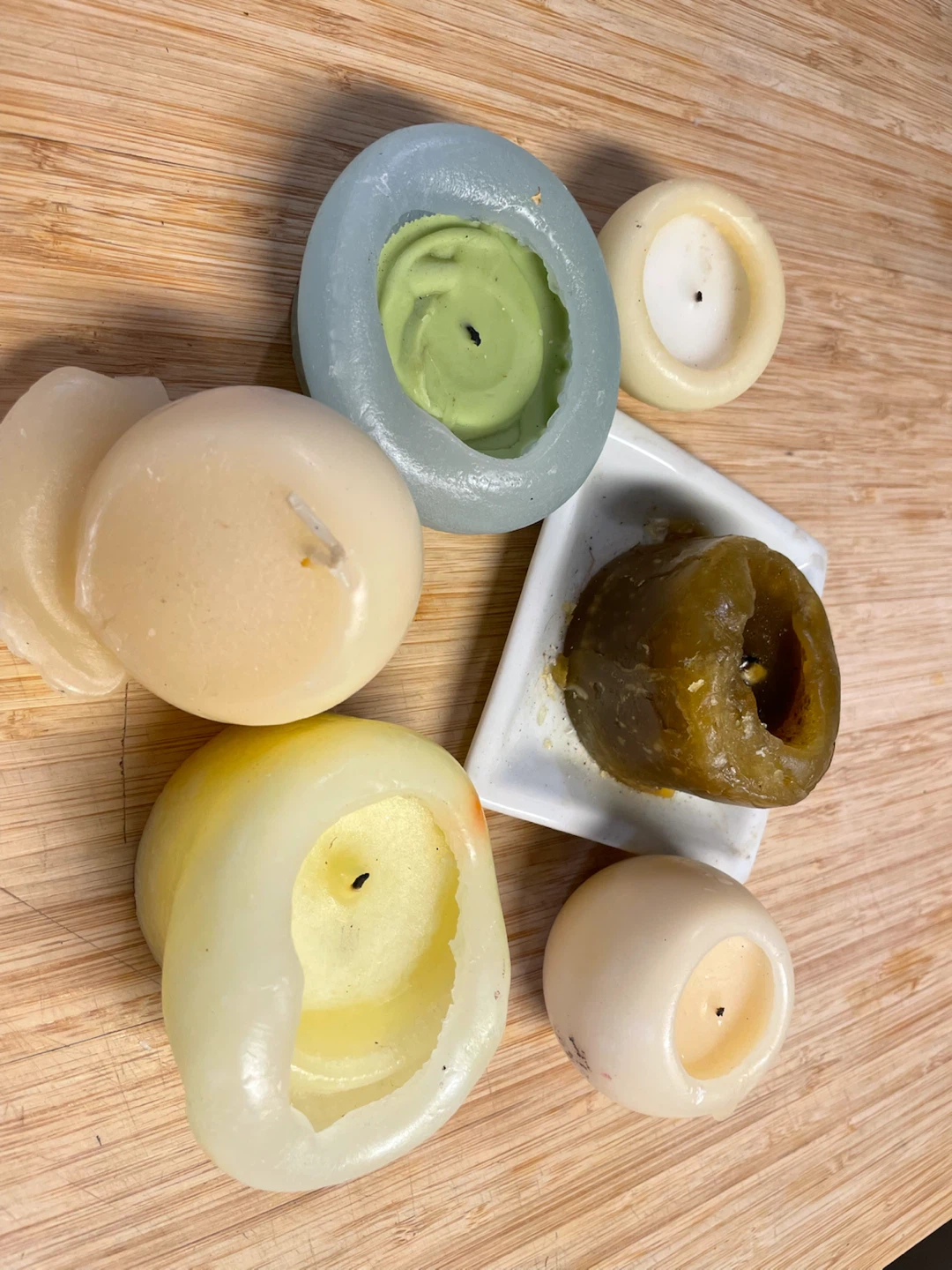 Assorted decorative candles - photo 2