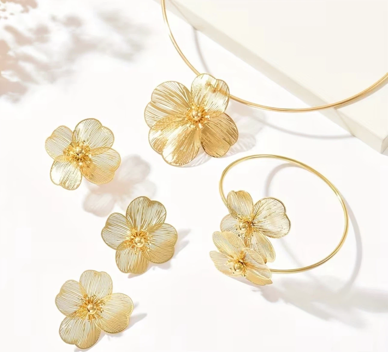 Gold Flower Jewellery Set Necklace Earrings Ring Bracelet - photo 2