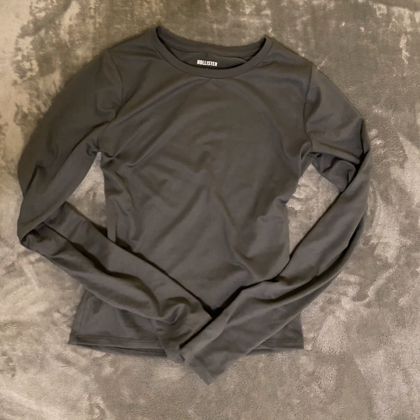 Hollister Long Sleeve T-Shirt - Grey - Size S