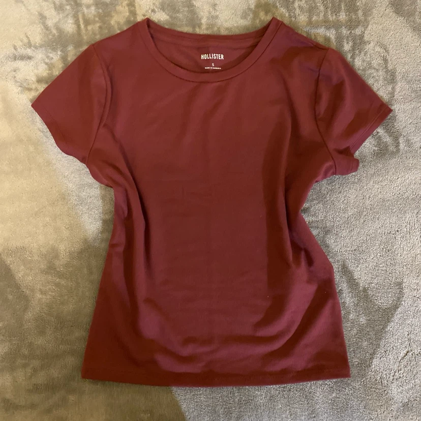 Hollister Burgundy T-Shirt Size S