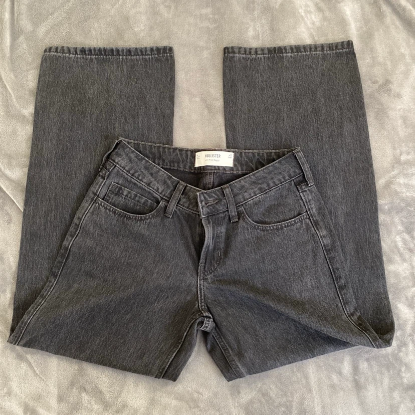 Hollister Low-Rise Baggy Jeans - Size 0 Short
