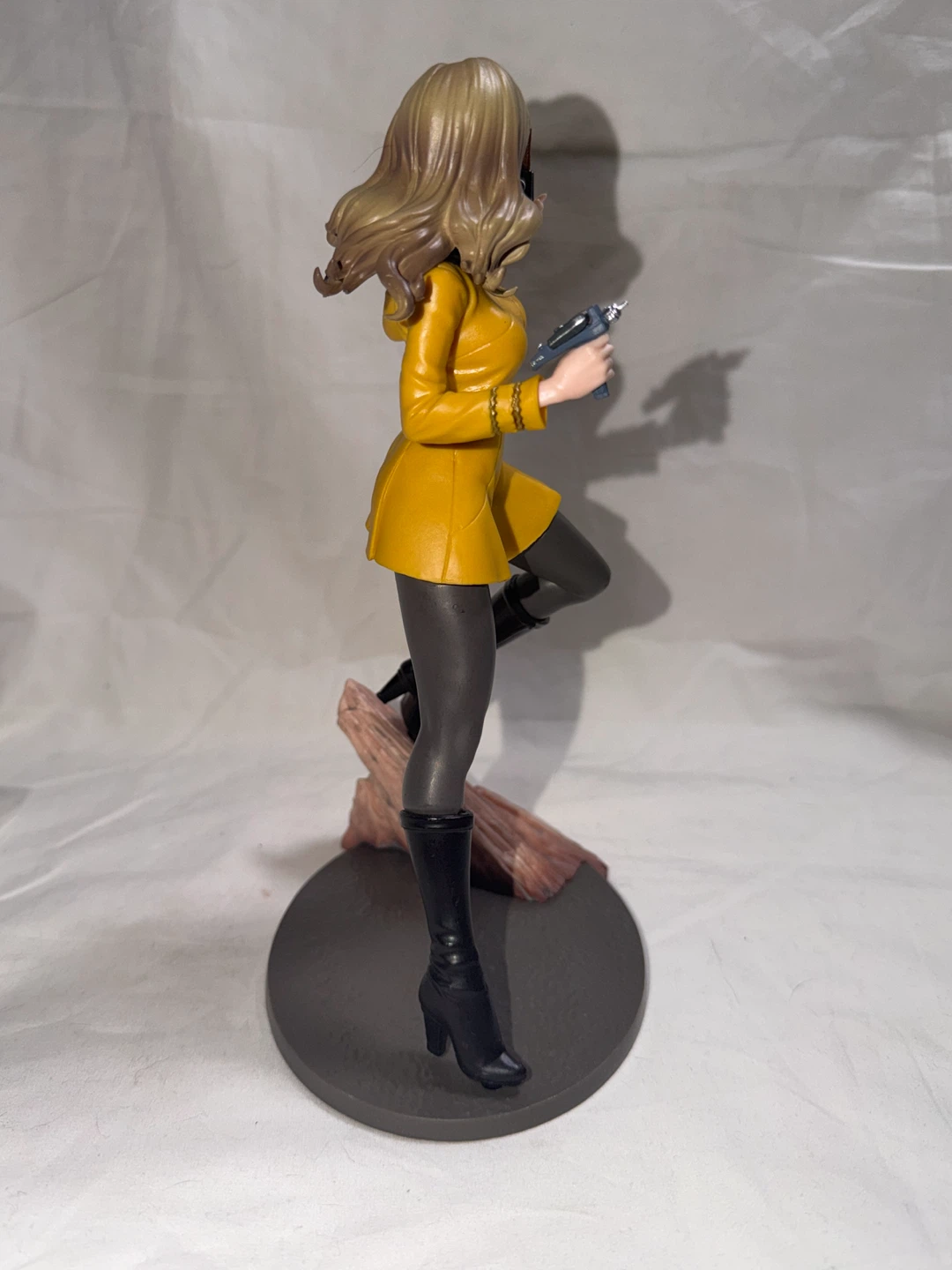Female Star Trek Commander 7inch  Collectible Statue - photo 4