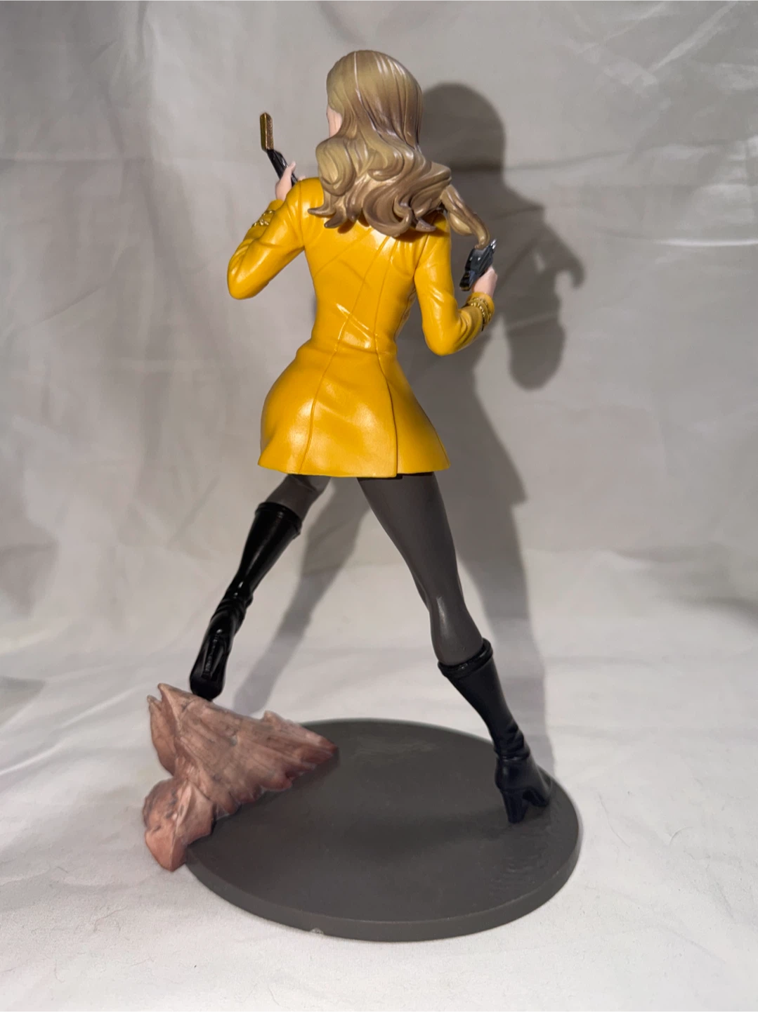 Female Star Trek Commander 7inch  Collectible Statue - photo 5