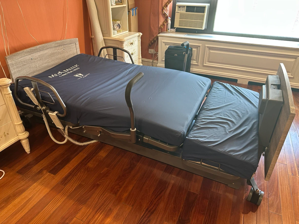 Med-Mizer Hospital Bed - photo 3