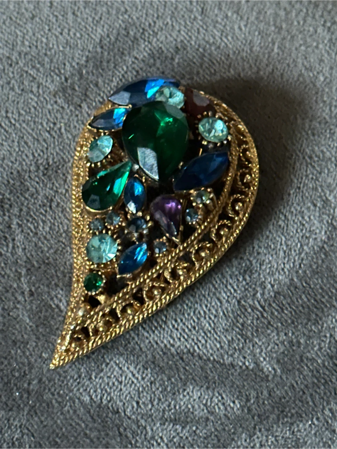 Vintage Unsigned Gold Tone Multi Crystal Paisley Pin