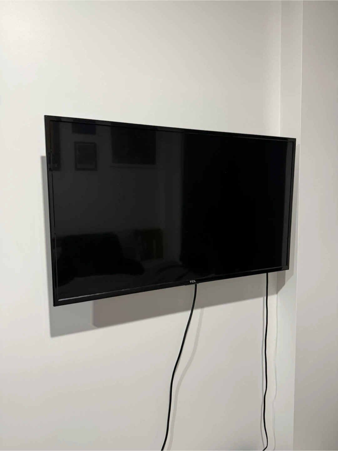 40” TCL Flat Screen TV w/ wall mount