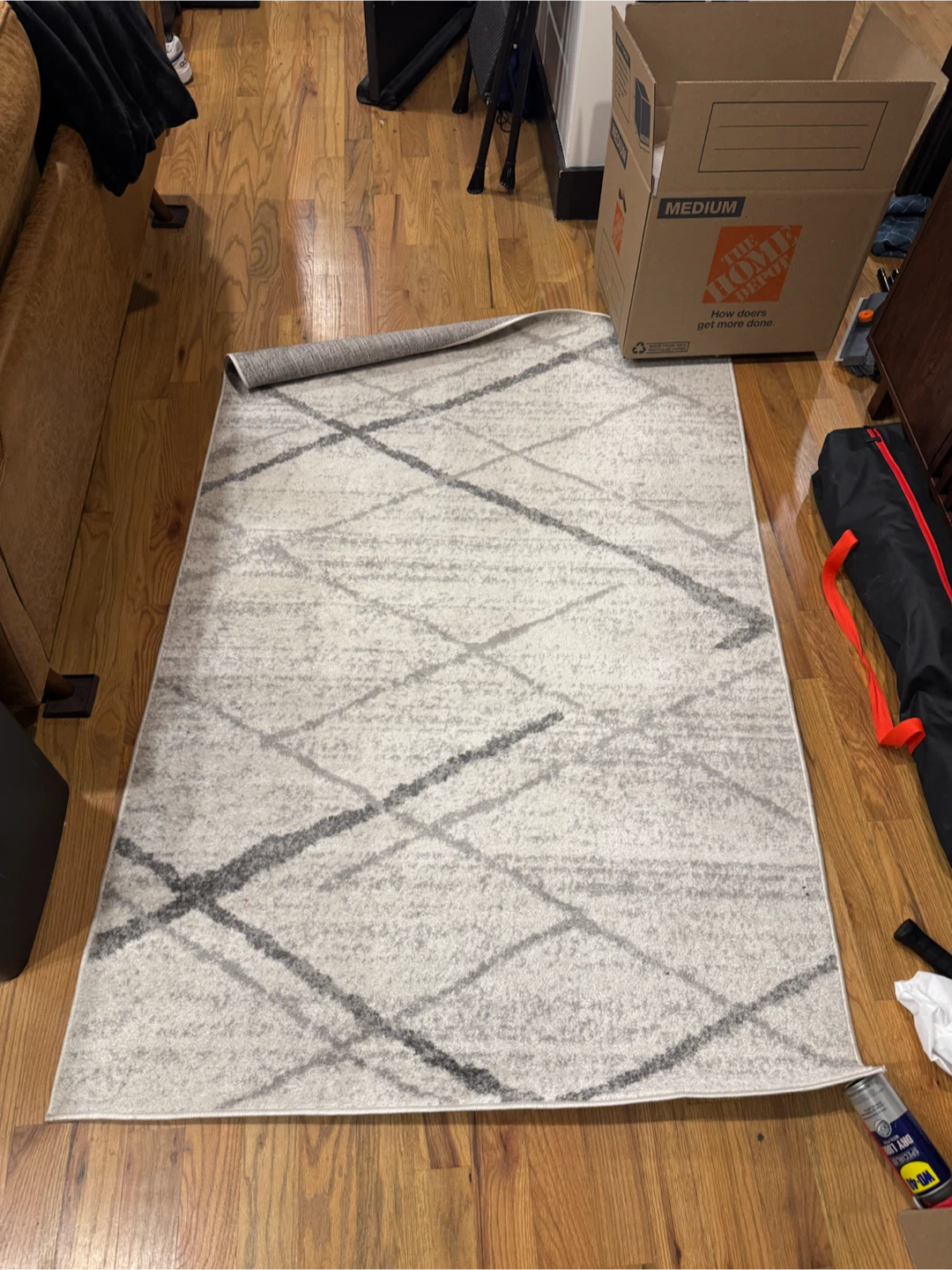 6’ x4’ Area Rug with Geometric Pattern, soft
