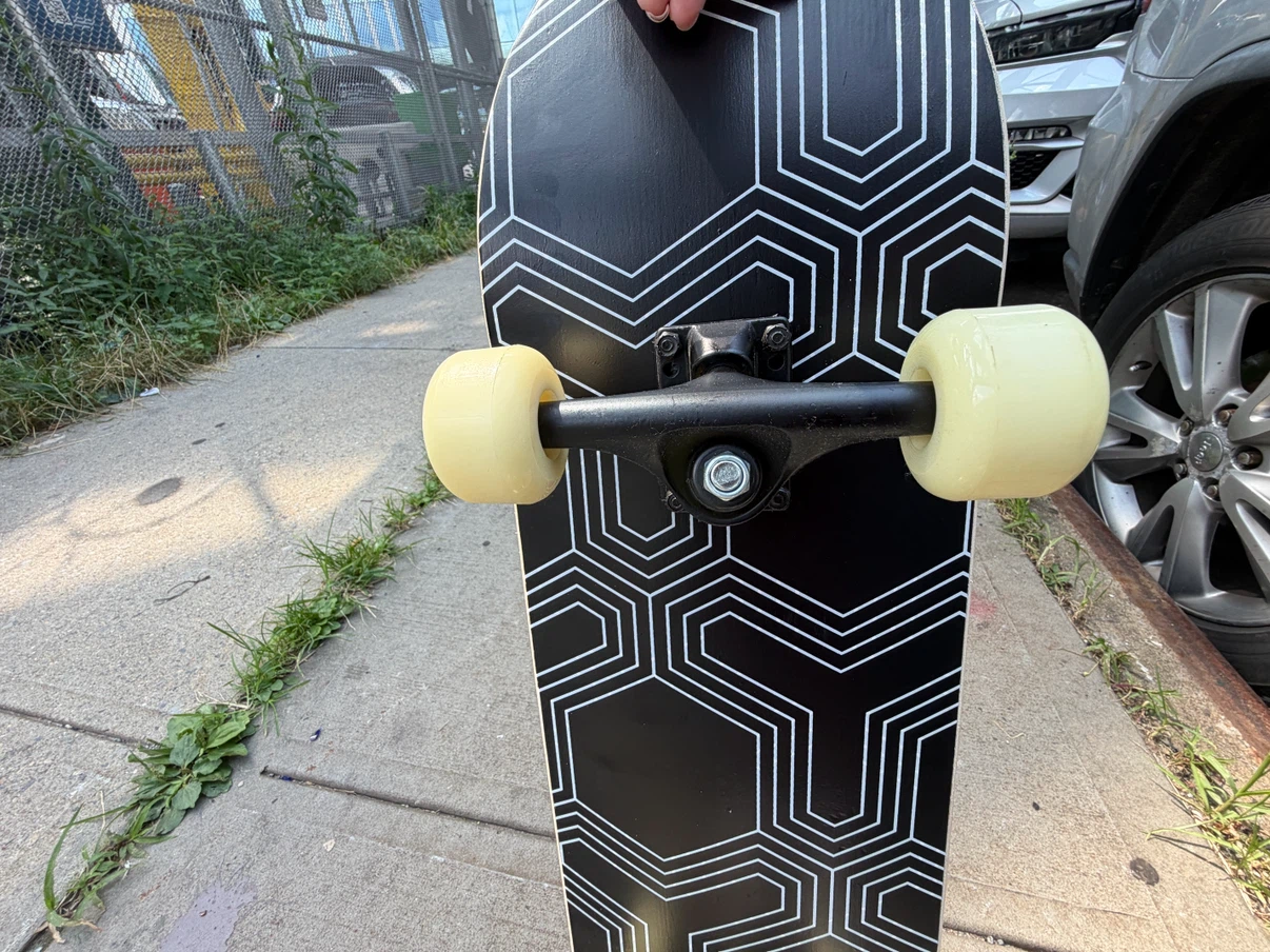 ONOHH Skateboard
