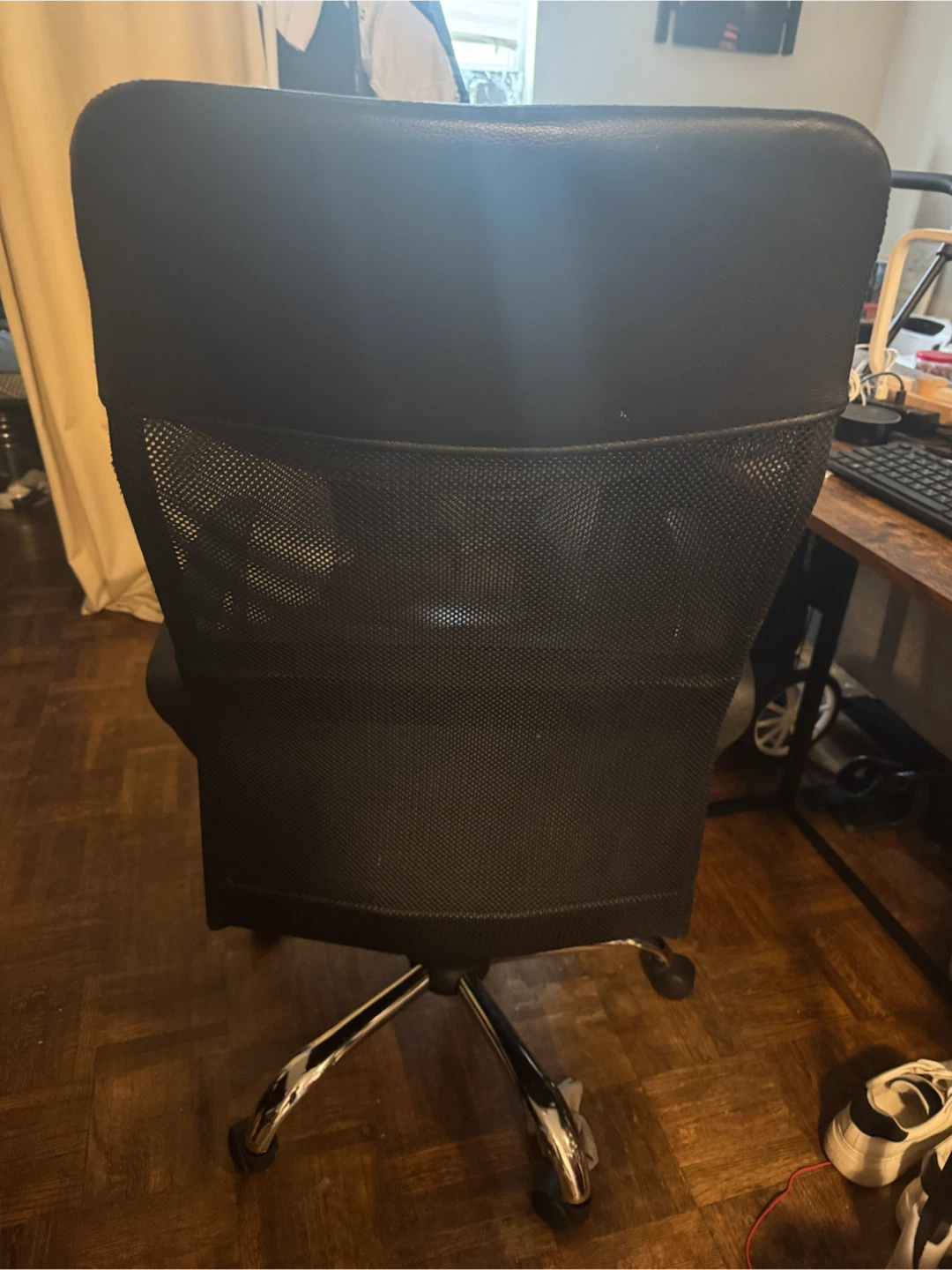 Black Mesh Office Chair - photo 2
